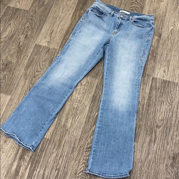 Classic Bootcut Levi’s - Picture 2 of 5